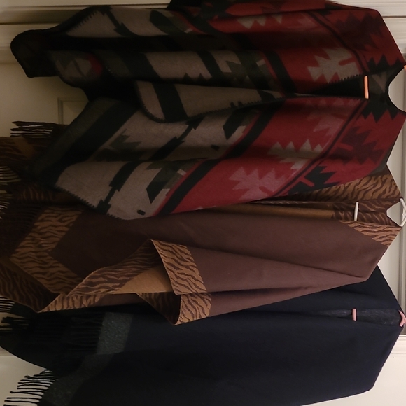 3 Elegant Multicolor Geometric Shawl Wrap - Picture 3 of 4